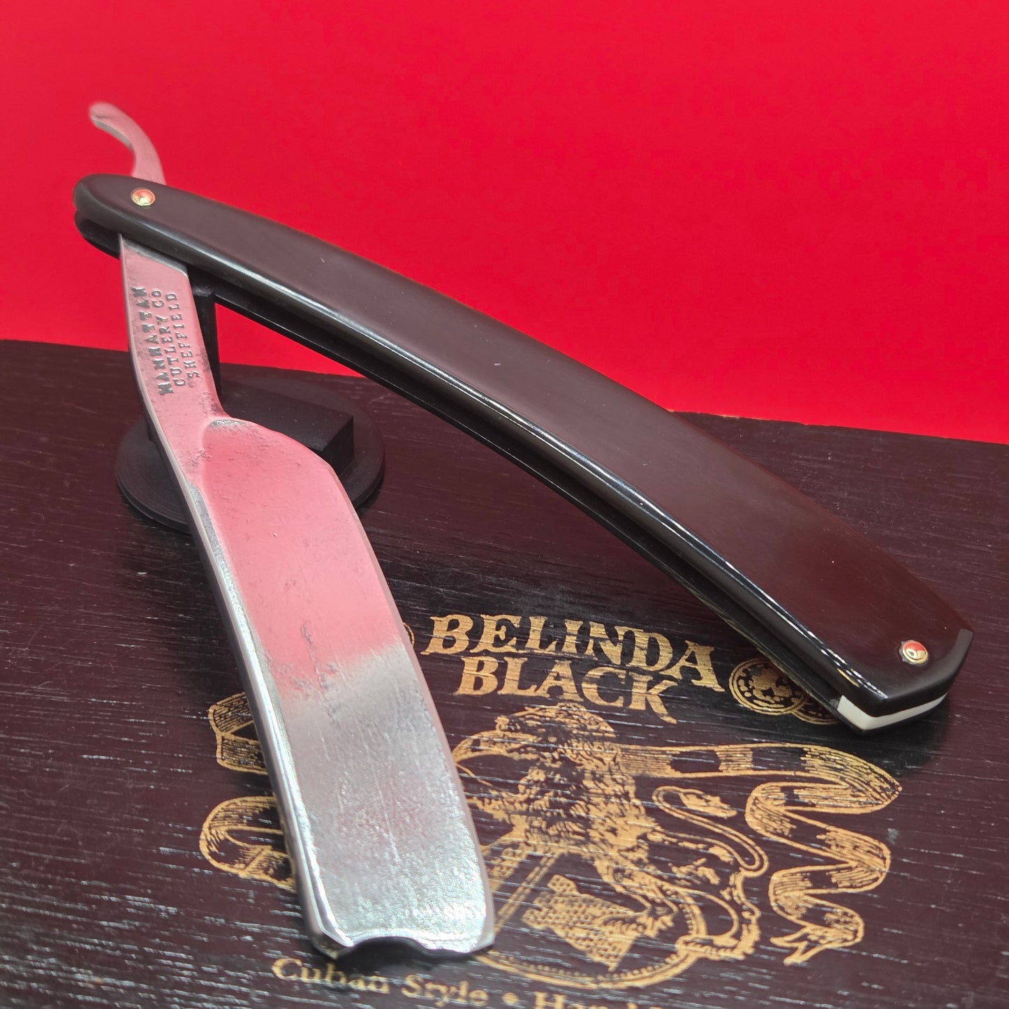 Vintage 7/8 Manhattan Cutlery Co. Sheffield Razor. Restored.
