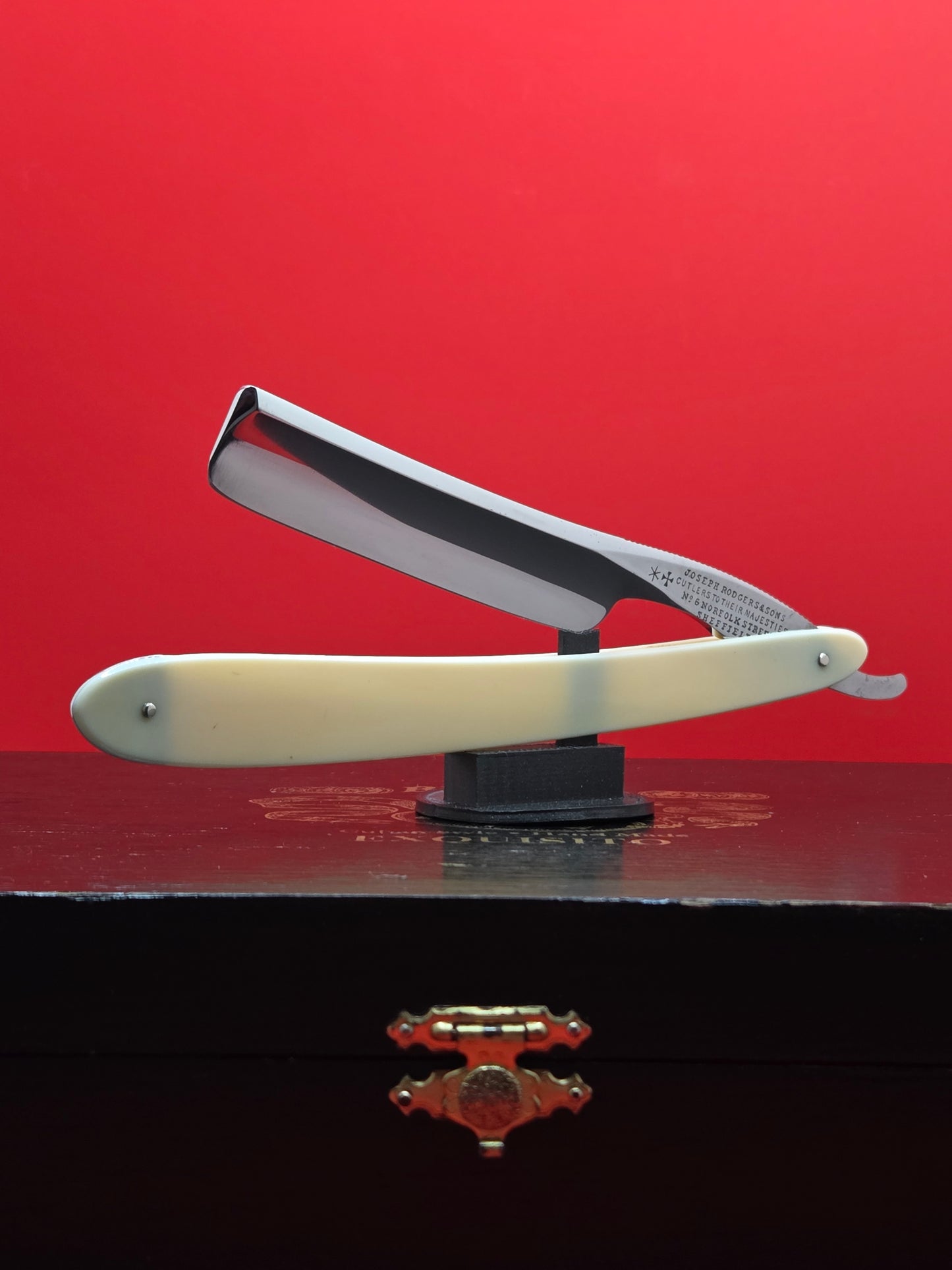 Vintage/Antique Gentlemans Set Of 11/16 Joseph Rodgers & Sons, Sheffield Razors.