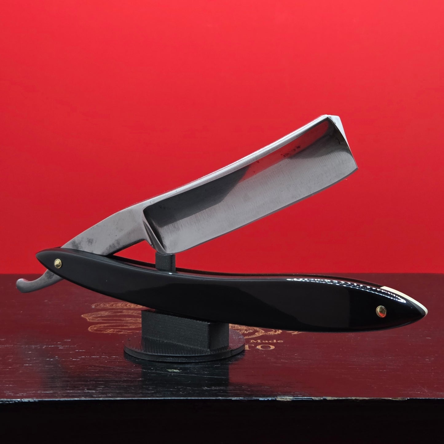 Vintage/Antique 13/16 Universally Approved Razor. Crown WR Stamp. Restored.
