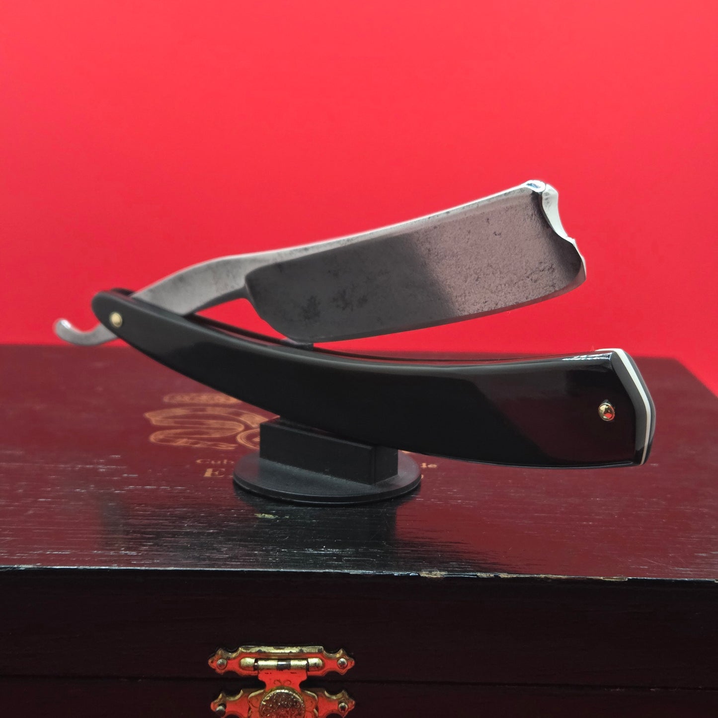 Vintage 7/8 Manhattan Cutlery Co. Sheffield Razor. Restored.