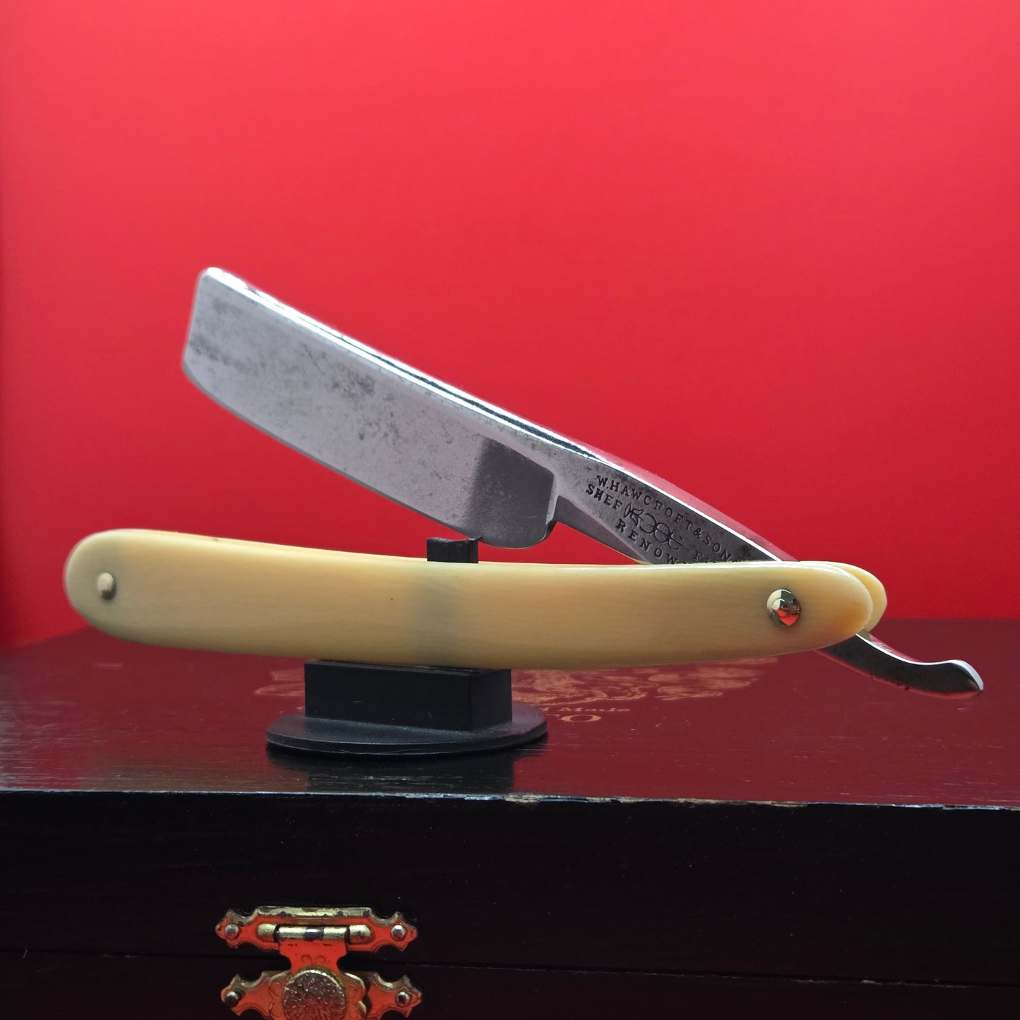 13/16 W. Hawcfort & Sons, Sheffield Razor. Shave ready.