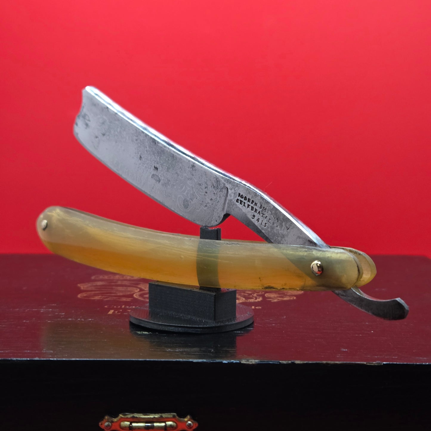 Vintage/Antique 7/8 Joseph Smith, Sheffield Razor. Silver Steel. Original.