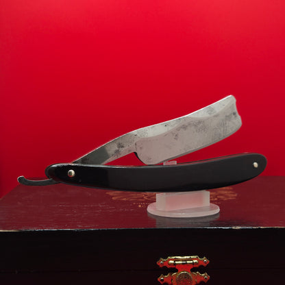 7/8+ Wade & Butcher, Sheffield Razor W/ Etching. Shave ready.