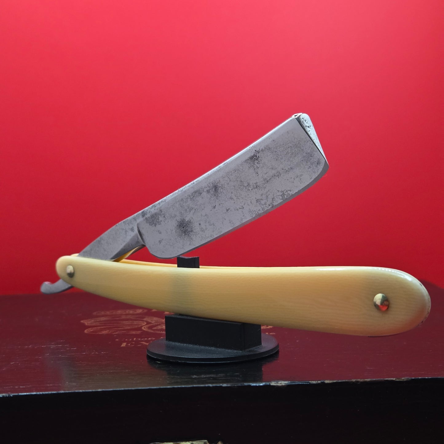 13/16 W. Hawcfort & Sons, Sheffield Razor. Shave ready.