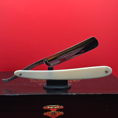 11/16 George Wostenholm. IXL Straight Razor. Shave ready.
