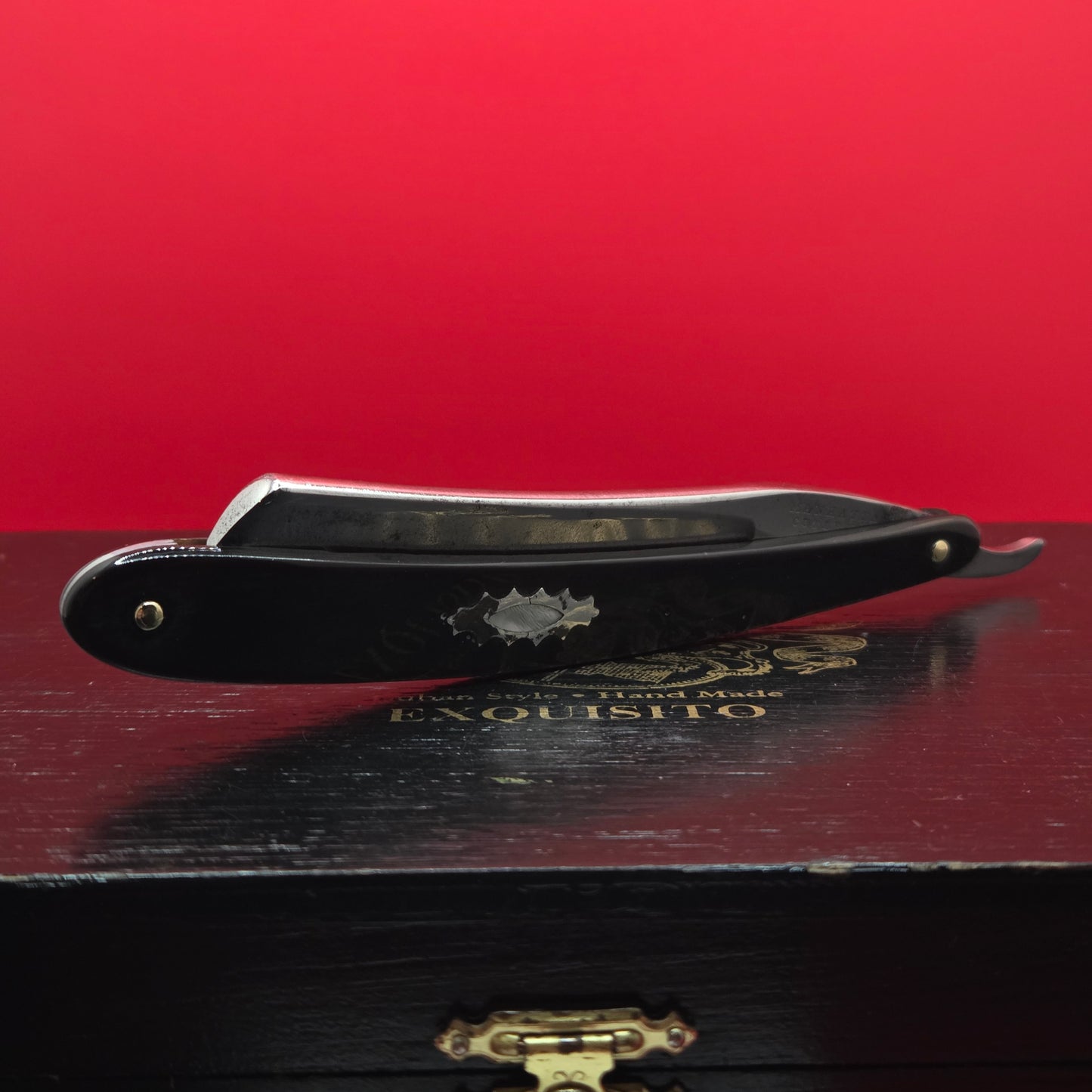 7/8 Manhattan Cutlery Co. The Celebrated Hollow Ground. Shave Ready.