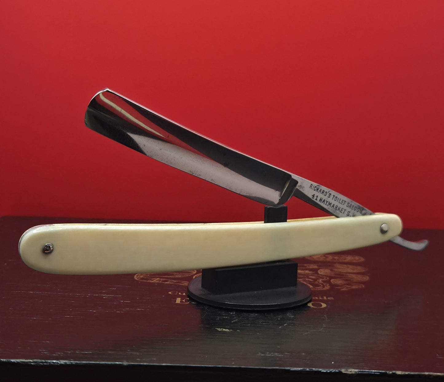 Gent Set. Richard Toilet's Saloo Sheffield Straight Razors with case. Shave ready.