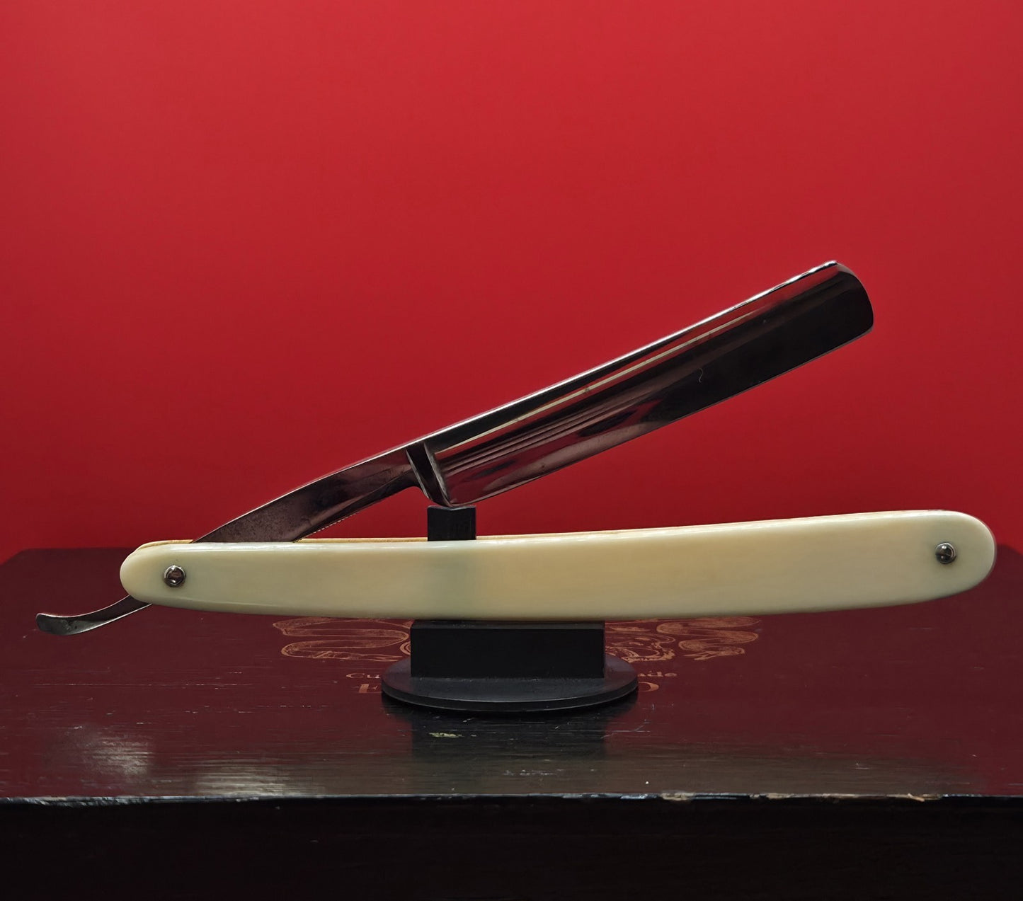 Gent Set. Richard Toilet's Saloo Sheffield Straight Razors with case. Shave ready.