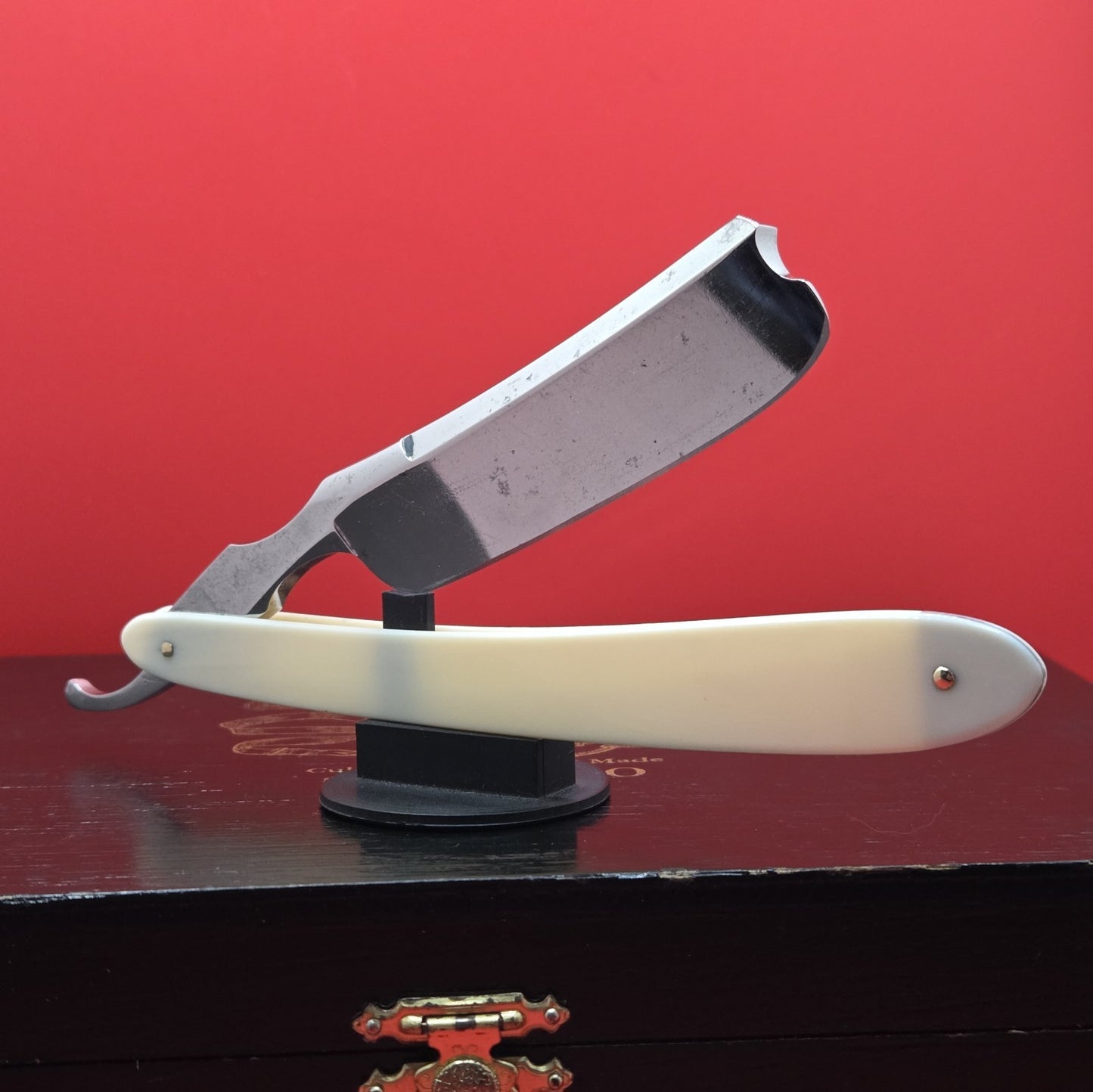 Vintage/Antique Rare 7/8 Wade & Butcher, Sheffield Straight Razor. Shave ready.