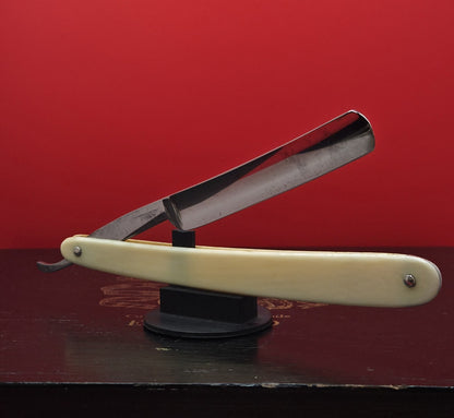Gent Set. Richard Toilet's Saloo Sheffield Straight Razors with case. Shave ready.