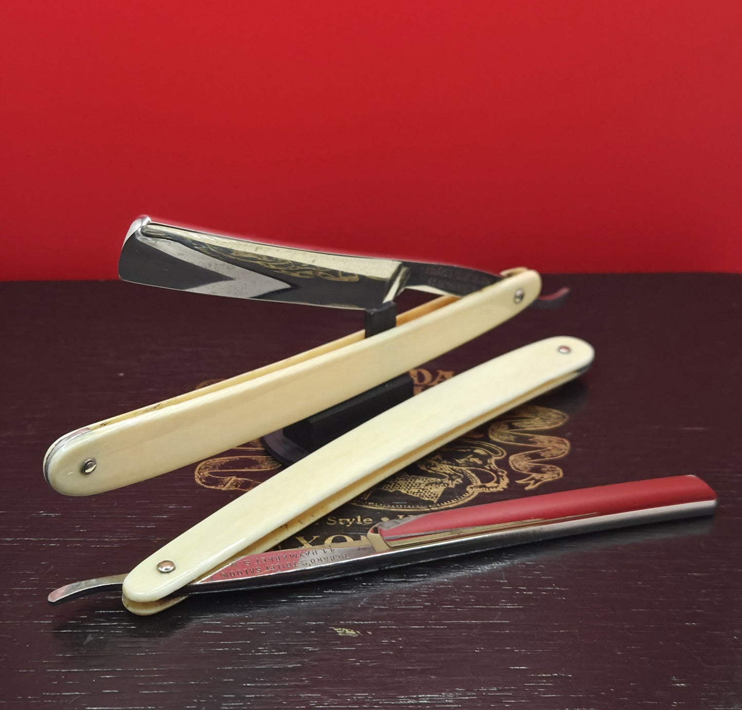 Gent Set. Richard Toilet's Saloo Sheffield Straight Razors with case. Shave ready.
